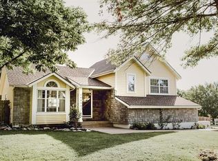 13033 S Brougham Dr, Olathe, KS 66062