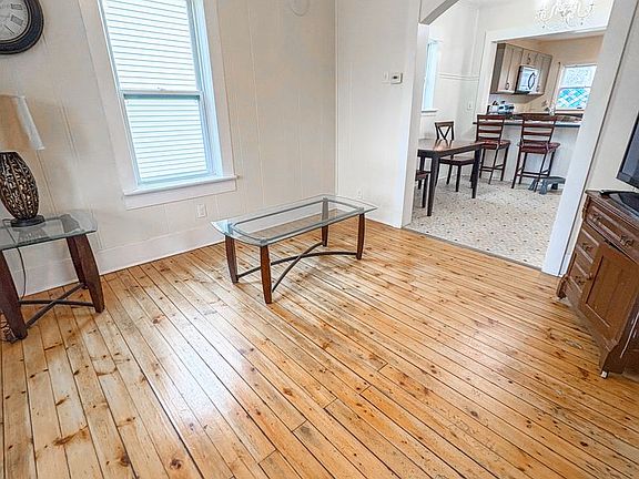 3rd image of 1626 Stoughton Ave