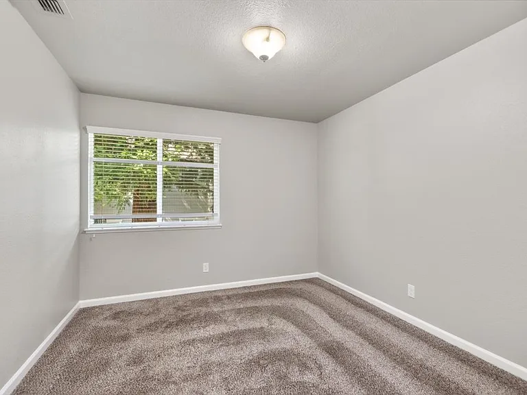 Heather Downs Apartments — Photo 36