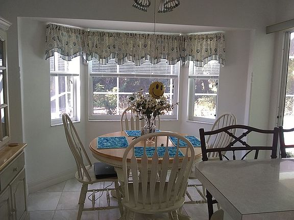 3rd image of 137 Kings Dr