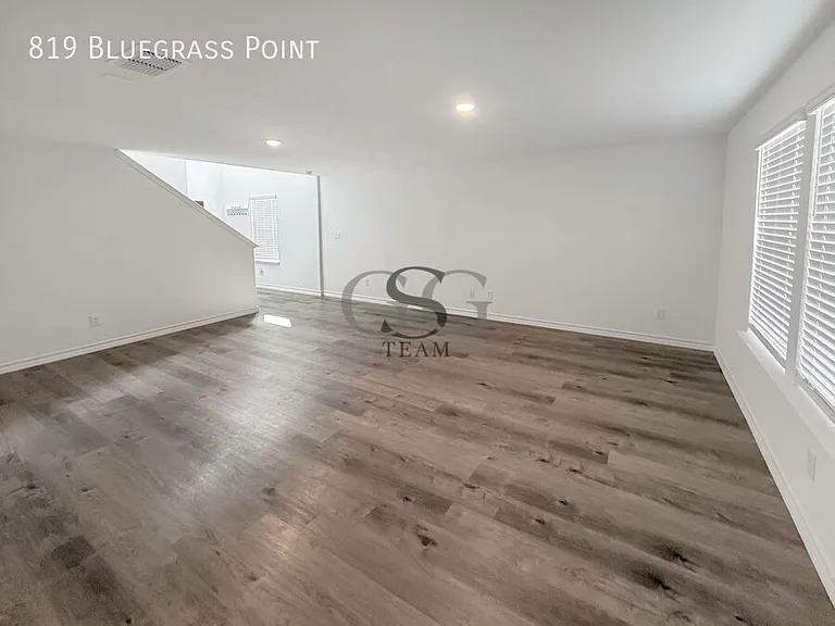819 Bluegrass Point — Photo 7