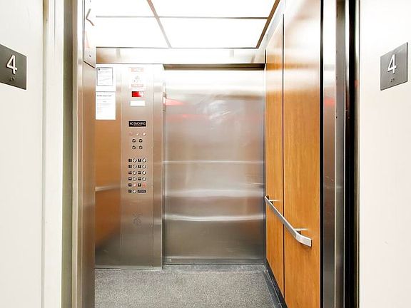 5th image of 663 W Barry Ave APT 4C