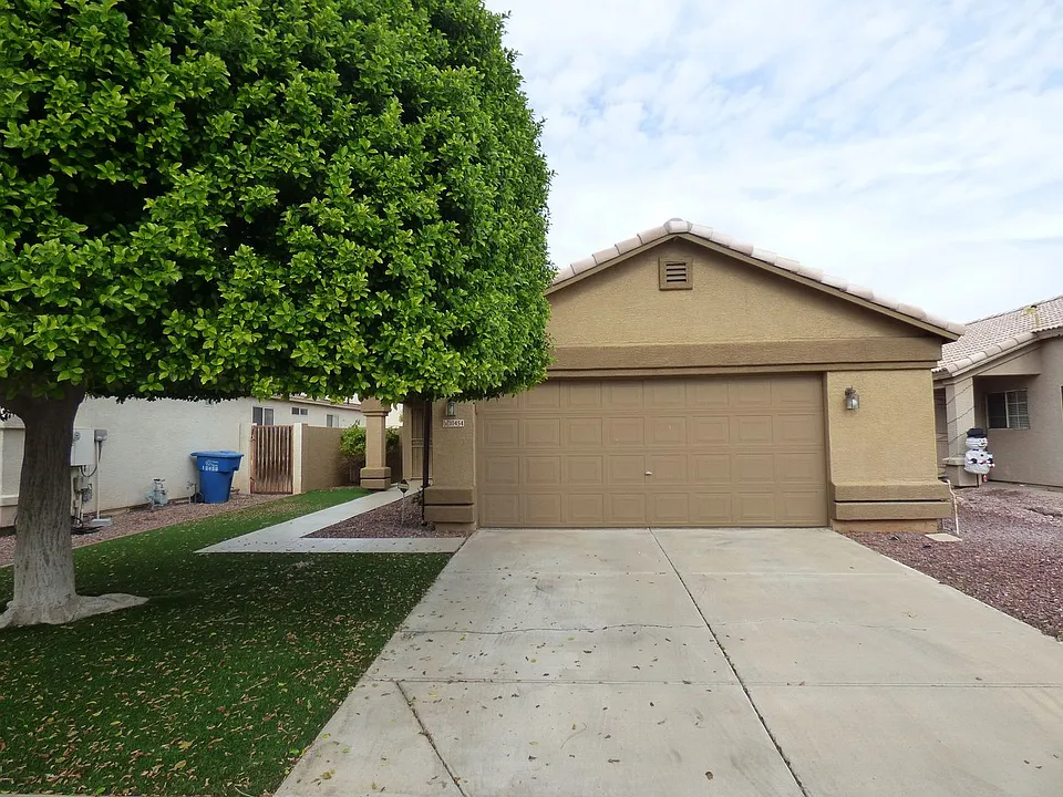10454 W Pasadena Ave