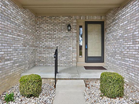 4th image of 372 Castle Pines Dr