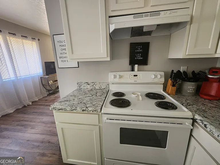 917 Oakview Ave #D — Photo 9