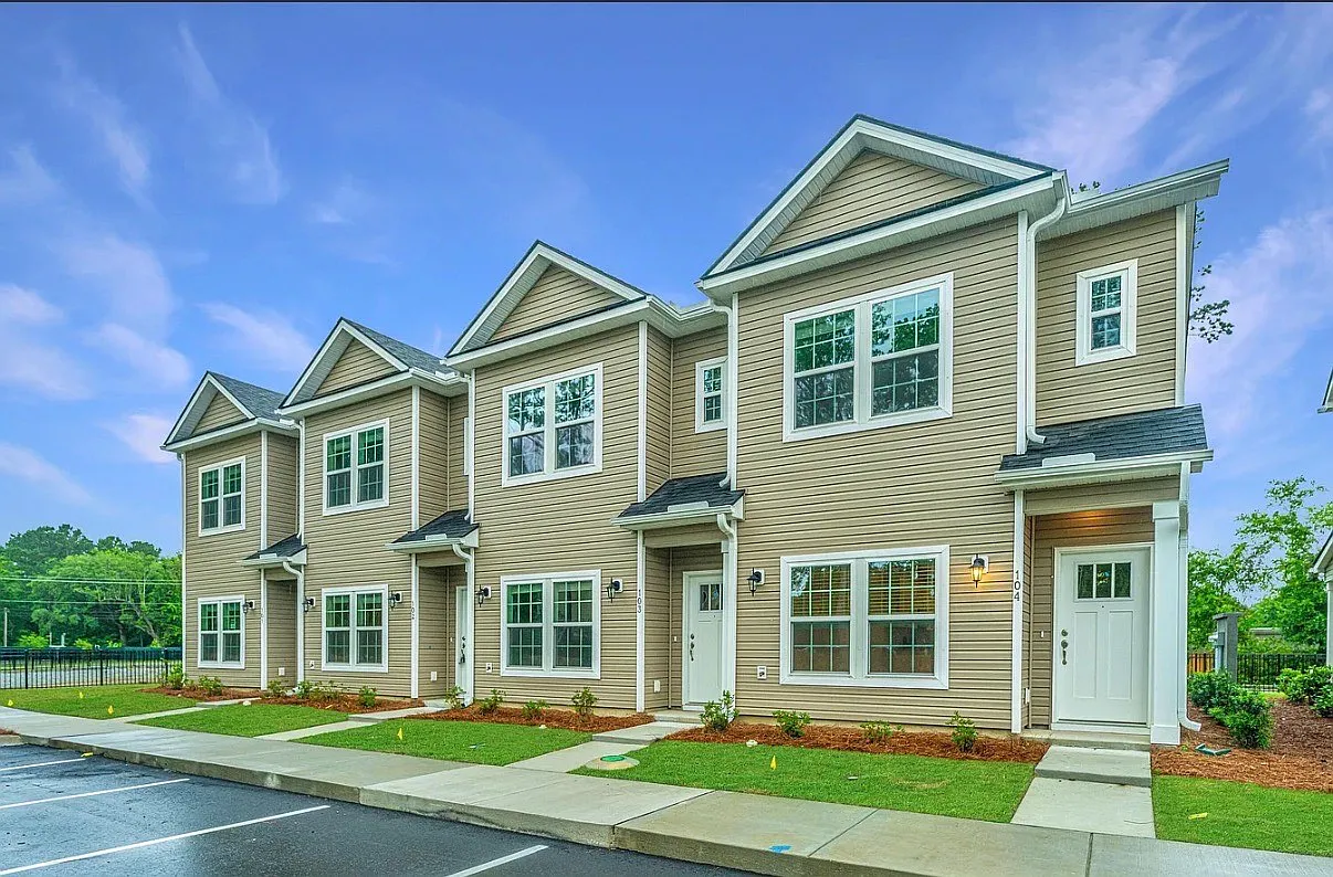 2 bed, 2.5 bath, 1055 sqft, $2,600 — Photo 1