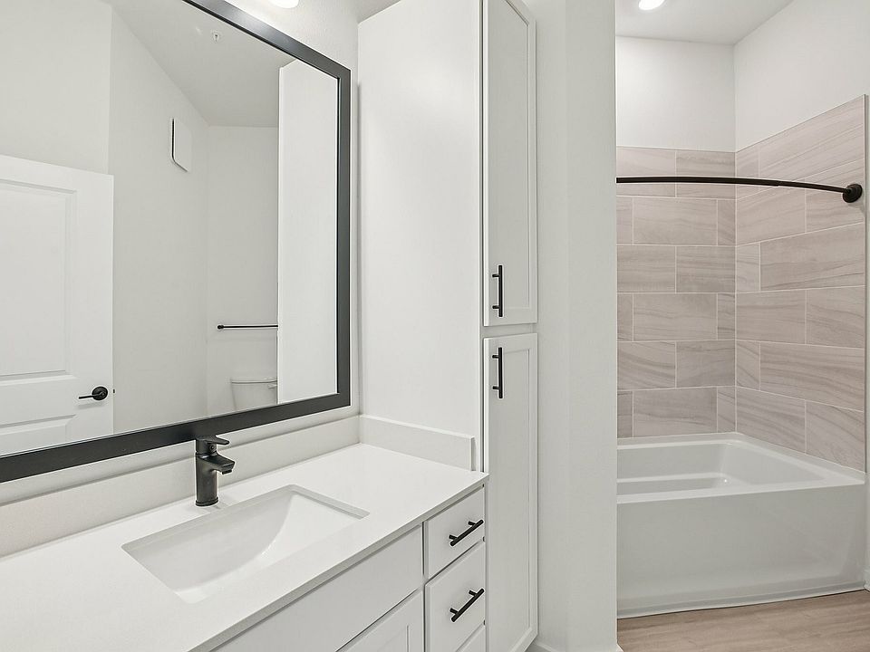 Bathroom with Tub Shower