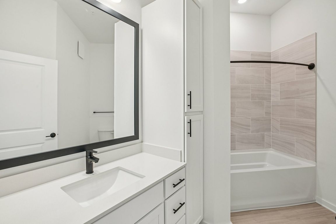 Bathroom with Tub Shower