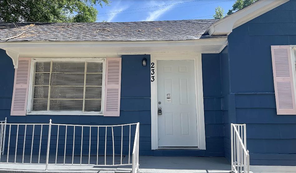 1st image of 233 Colonial Dr