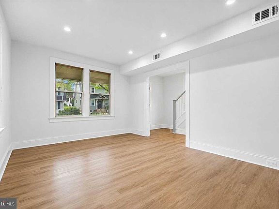 5th image of 3044 Monroe St NE