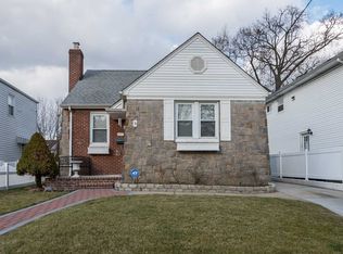 57 E Carpenter St, Valley Stream, NY 11580