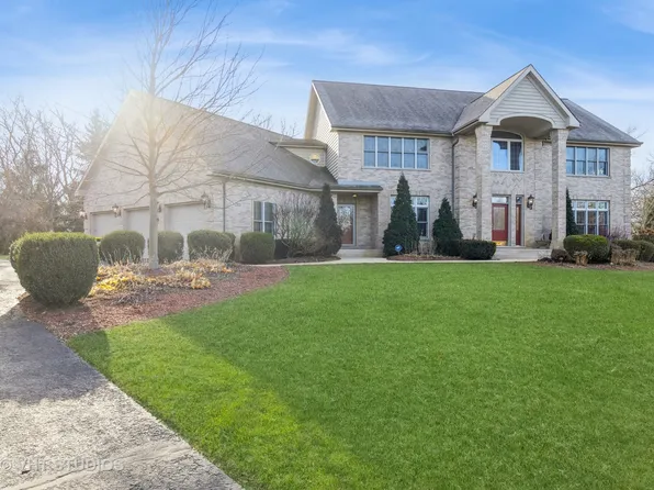 2811 Federal Ct, Crystal Lake, IL 60012