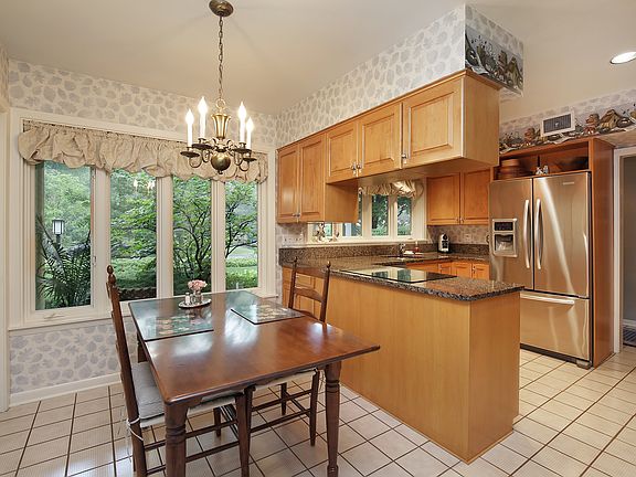 5th image of 1145 Carol Ln