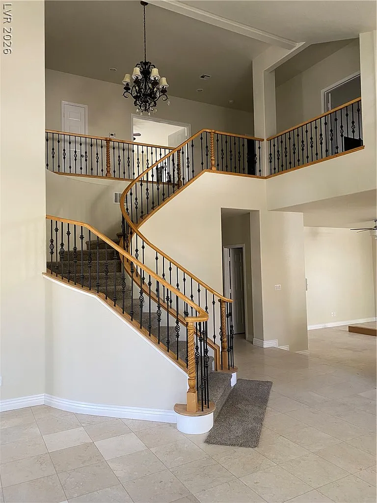 6 bed, 3.5 bath, 3429 sqft, $4,380 — Photo 1