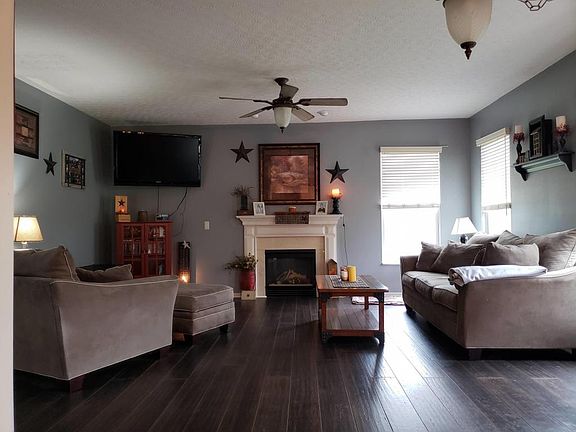 3rd image of 589 Hadshire Ct