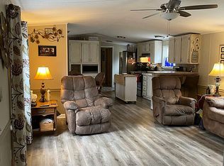 944 Cedar Dr, Cave City, AR 72521