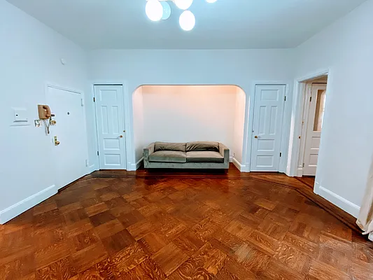 Rented by R New York | media 27