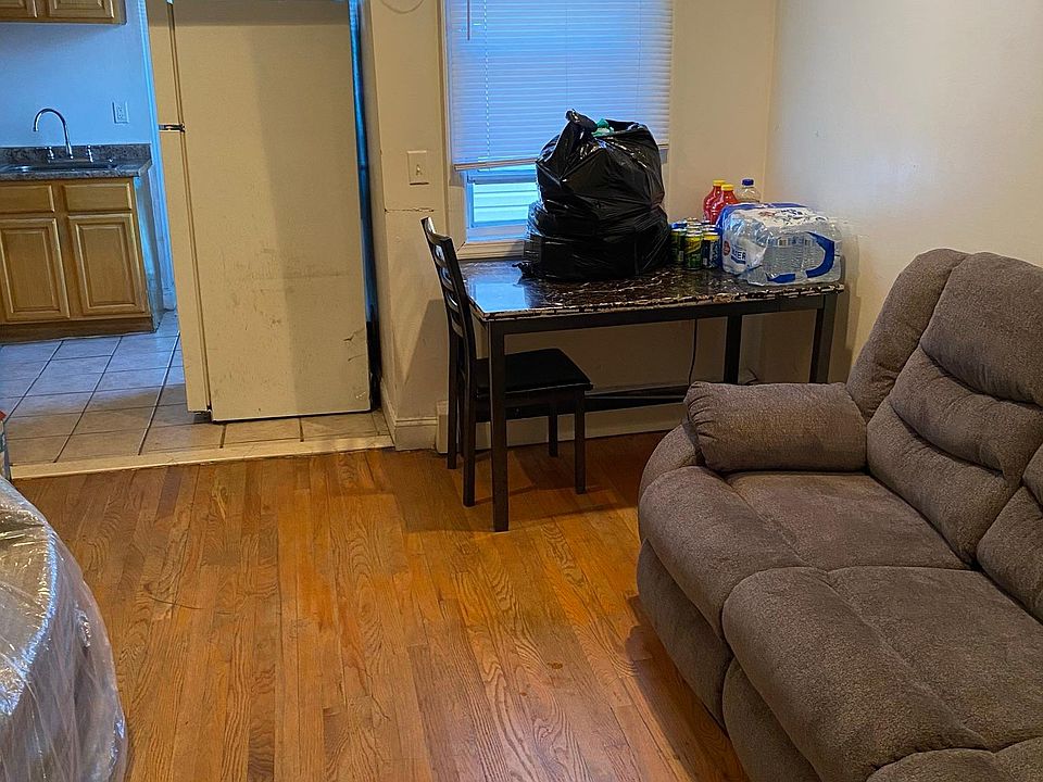 2nd image of 76 Dekalb Ave #2