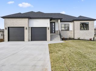 611 W Bridgewood Ct, Springfield, MO 65803