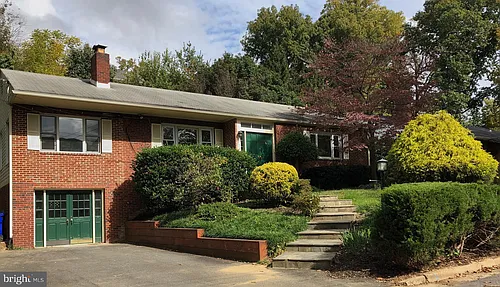 2701 Lorcom Ln Photo 1