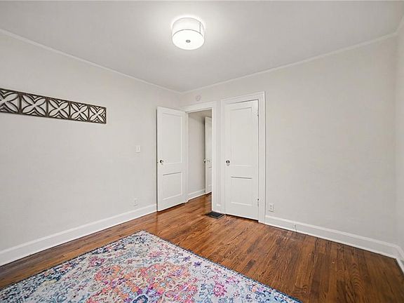 5th image of 1025 E 76th St
