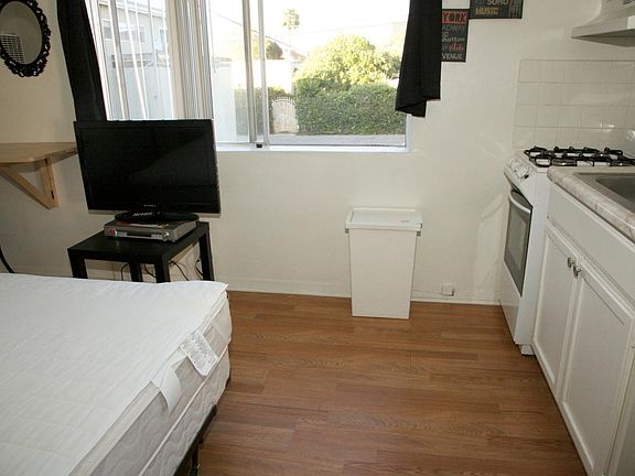 2nd image of 1835 20th St APT 5