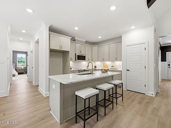 3rd image of 35 Autumnwood Lane
