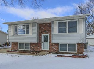 1100 Linbud Ln, Waterloo, IA 50701