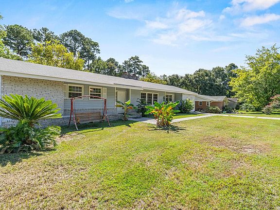 2nd image of 204 Oakwood Dr