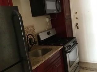 556 W Surf St, Chicago, IL 60657