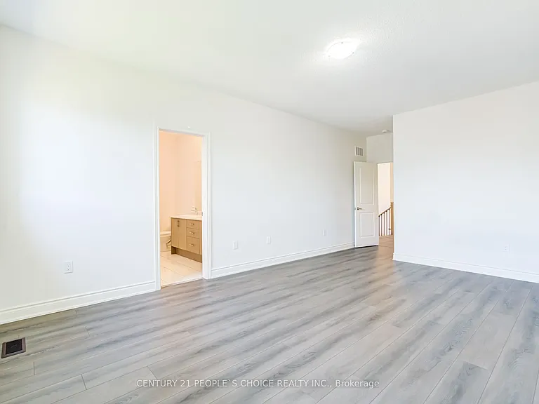 2237 Crystal Dr — Photo 24