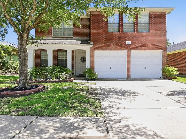 6811 Brighton Hill Ln — Photo 1