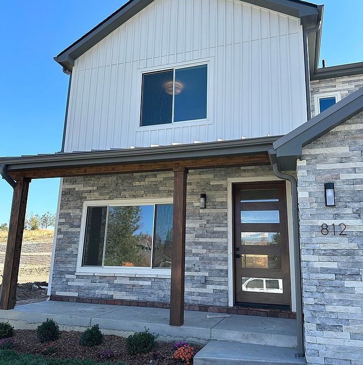 1st image of 812 Spyglass Cir