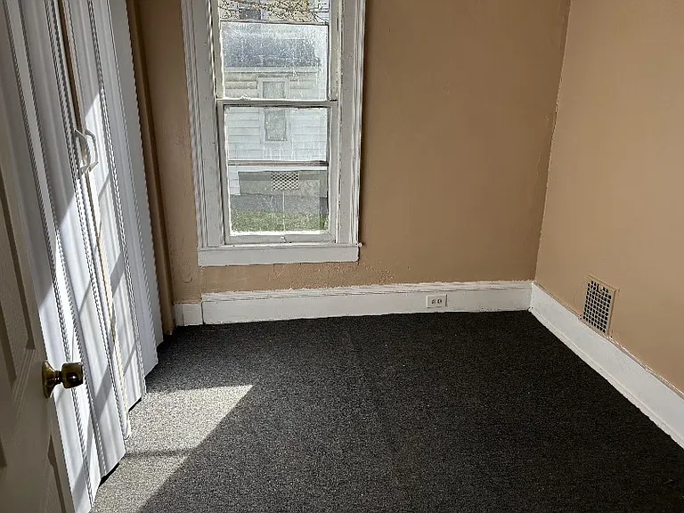 908 Hawley Ave #1 — Photo 4