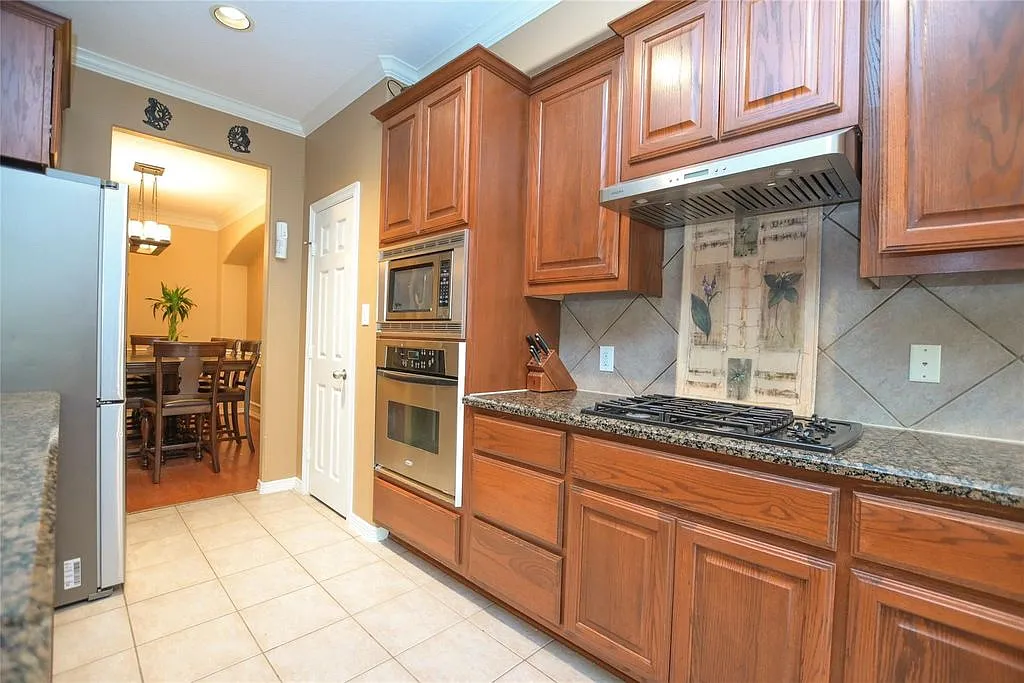 3 bed, 2.5 bath, 2999 sqft, $3,000 — Photo 4
