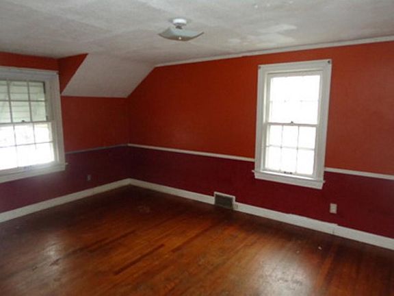 5th image of 254 Hilton Ave