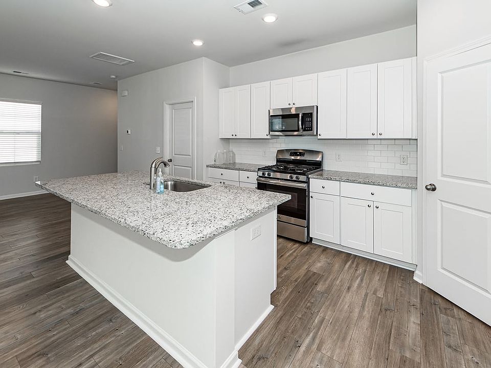 1st image of 325 Matuskovic Dr