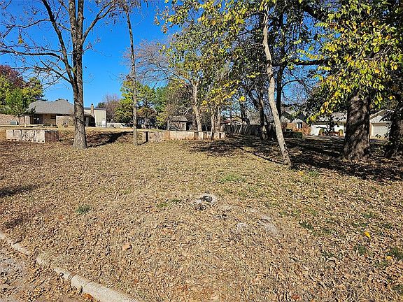 3rd image of 1013 Woodbrook Dr #6