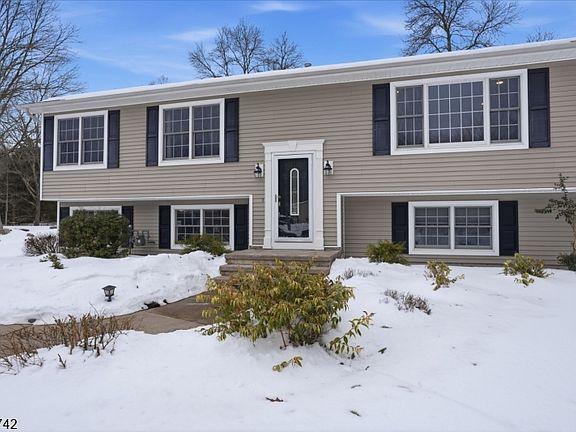 5th image of 521 Cokesbury Rd