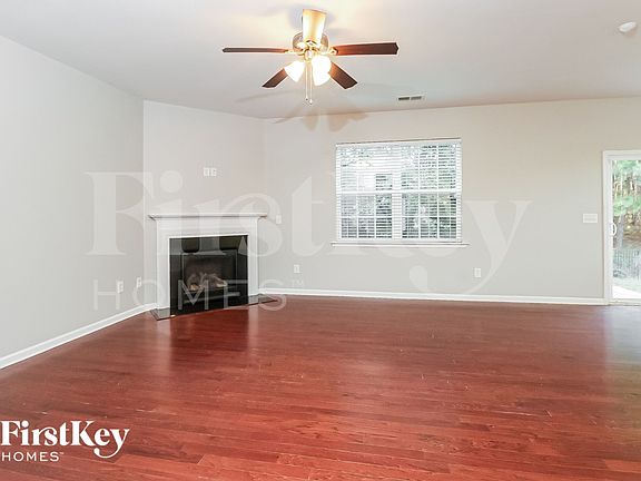 3rd image of 2648 Kinmere Dr