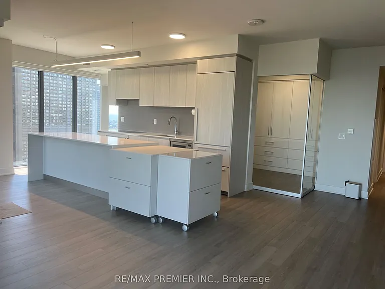 8 Cumberland St #3506 — Photo 3
