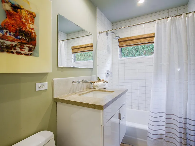 639 Brooks Ave — Photo 15