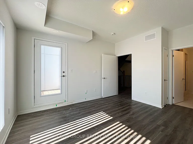 90 Honeycrisp Cres #Townhouse 362 — Photo 18