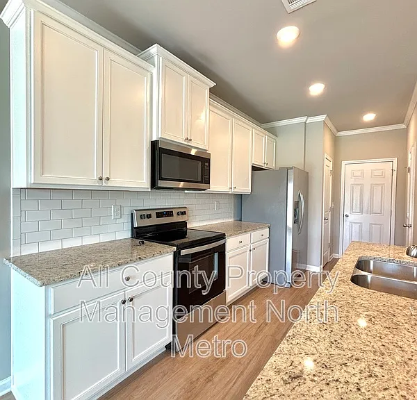 5064 Silver Fox Trl — Photo 1
