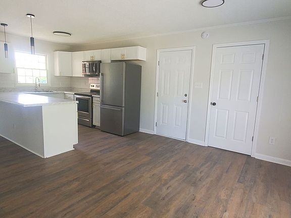 4th image of 483 Warmsprings Dr