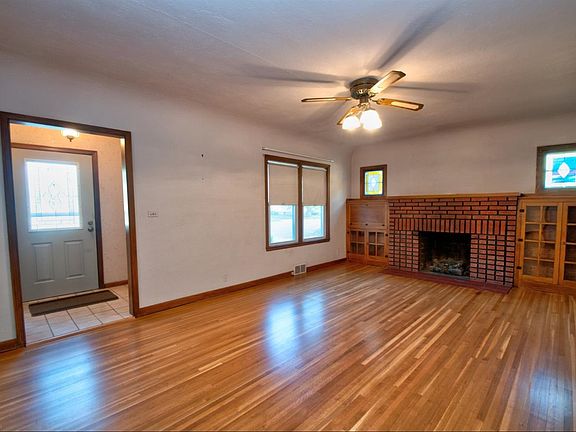 3rd image of 8933 Kennedy Ave