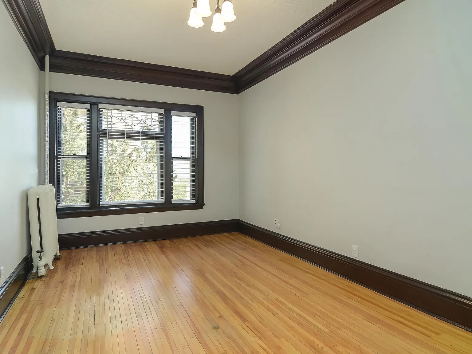 Lowry Hill Apartments — Photo 4