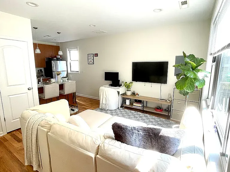 3051 N Racine Ave #2R — Photo 4