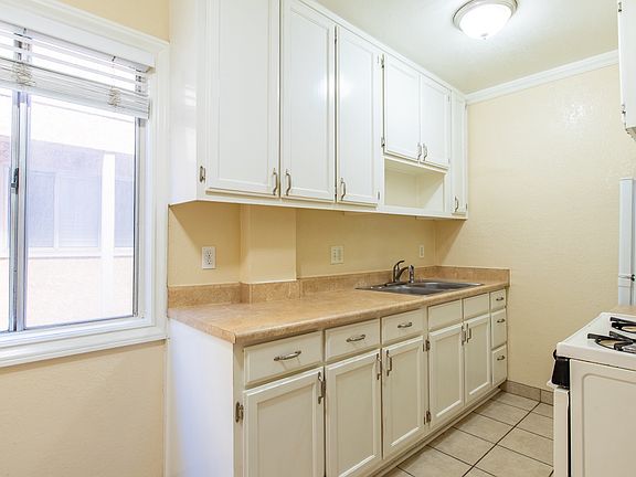 5th image of 5007 E Ocean Blvd #C