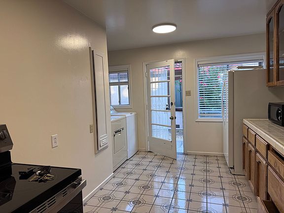 3rd image of 630 N 16th St